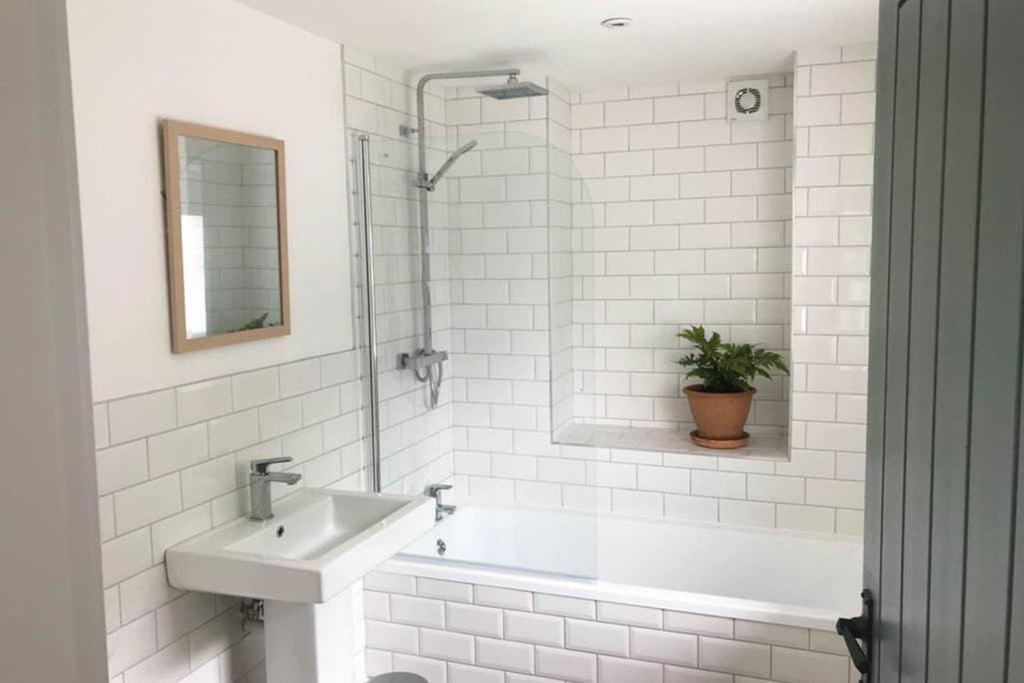 A Cosy Cwtch Retreat In The Heart Of The Clwydian Range Cilcain